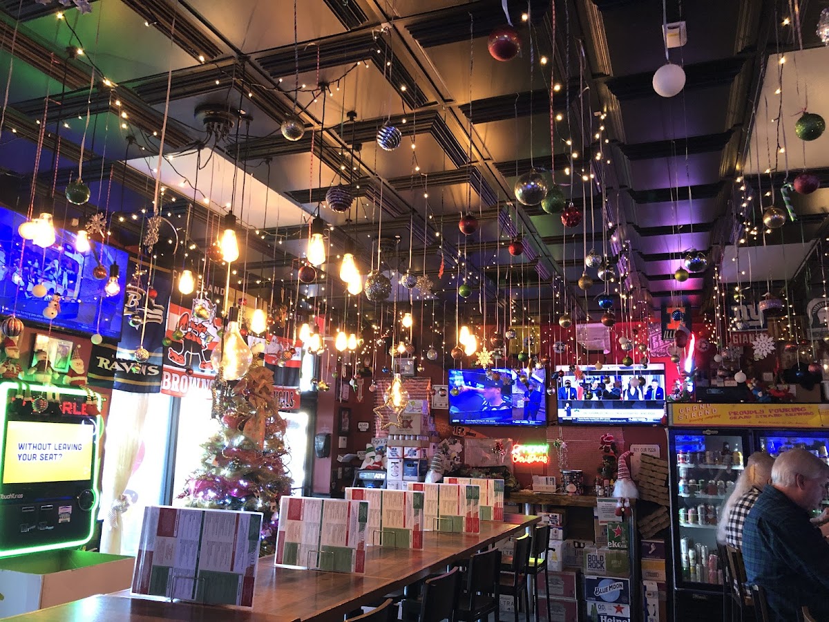 Daniello's Pizzeria and Pub